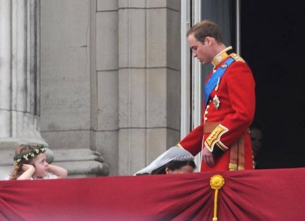 И еще немного неудачных фото британской королевской семьи :-) хулиганство, королевские династии, монархия