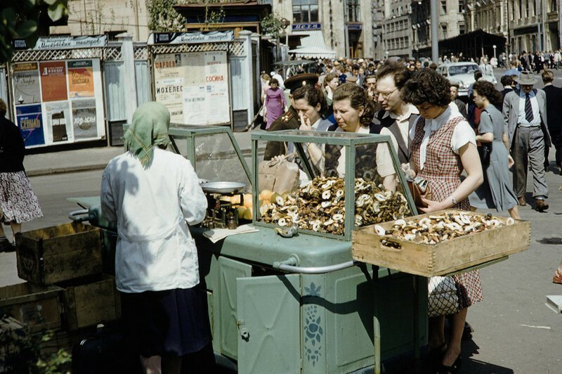 Уличная торговля в советской Москве на цветных фотографиях 1959 года История,ссср