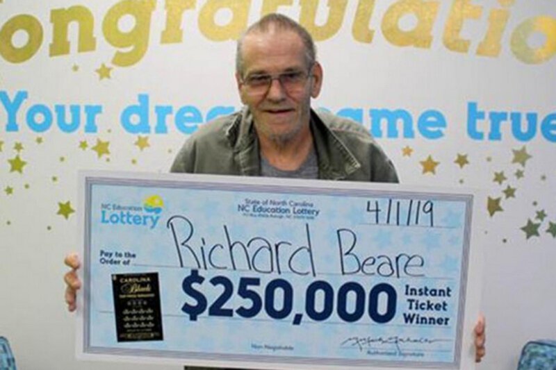 Умирающий американец выиграл в лотерею и вместо лечения потратил деньги на путешествие   Интересное
