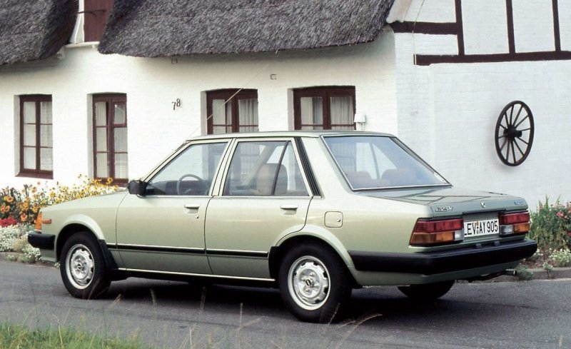 Праворульная Mazda Familia 1984 года с пробегом 80 тысяч километров   Интересное