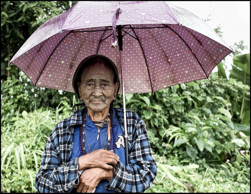 Зачем женщинам Бирмы наносили на лицо татуировки Бирма,женщины,красота,мир,татуировки,традиции
