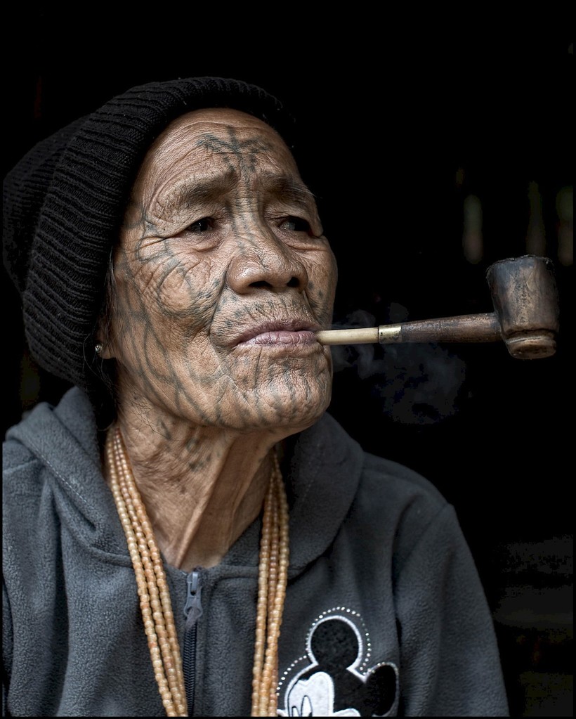 Зачем женщинам Бирмы наносили на лицо татуировки Бирма,женщины,красота,мир,татуировки,традиции