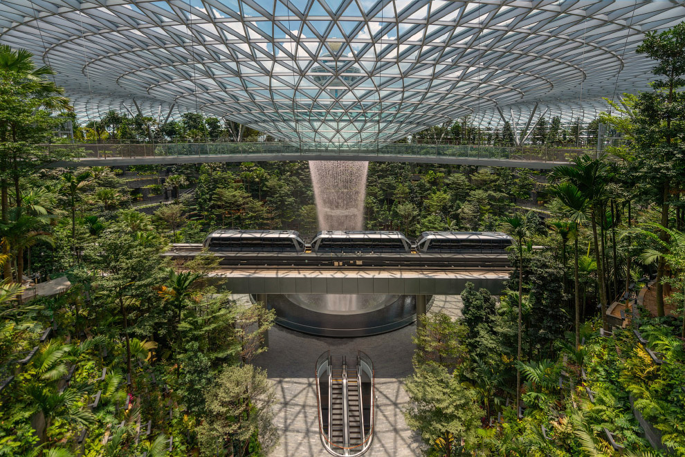 Потрясающее творение знаменитого архитектора в лучшем аэропорту мира 