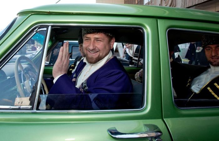 На каких автомобилях ездит Рамзан Кадыров Авто