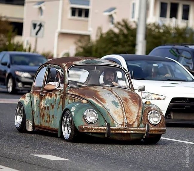 Потрясающие фотографии Volkswagen Beetle Rat Rods с патиной на улицах городов авто