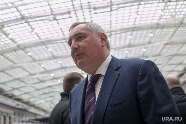 Россиян удивило место Рогозина «на галерке» на совещании по космосу космос,общество,Путин,Рогозин,совешание,россияне