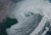 Bomb Cyclone обрушується на північний схід США рекордним снігопадом та ураганним вітром