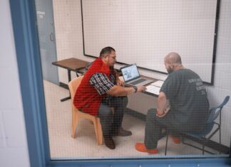 Bývalí vězni nacházejí stabilitu díky neočekávanému přístupu ke zdravotní péči