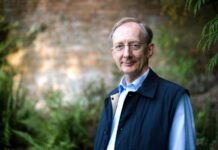 По той бік мантії-невидимки: вчений, який переосмислює реальність за допомогою метаматеріалів