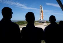 Artemis 2: Піонерські Дослідження Людства у Глибокому Космосі