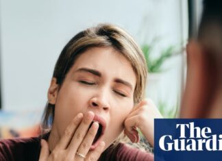 Почему ваш страх перед «скучными» светскими беседами мешает вам налаживать связи