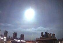 Mystérieux flash au-dessus de Kiev : missile, météorite, Ovnis ou crash d’un satelit ?